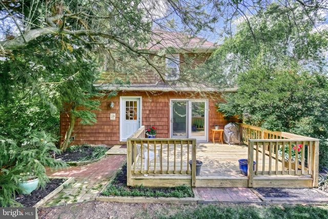 19 S CONSTITUTION AVE, New Freedom, PA 17349