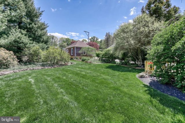19 S CONSTITUTION AVE, New Freedom, PA 17349