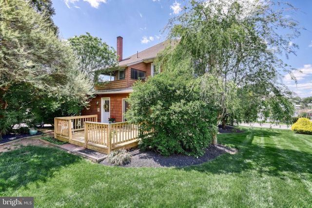 19 S CONSTITUTION AVE, New Freedom, PA 17349