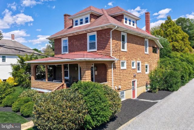 19 S CONSTITUTION AVE, New Freedom, PA 17349