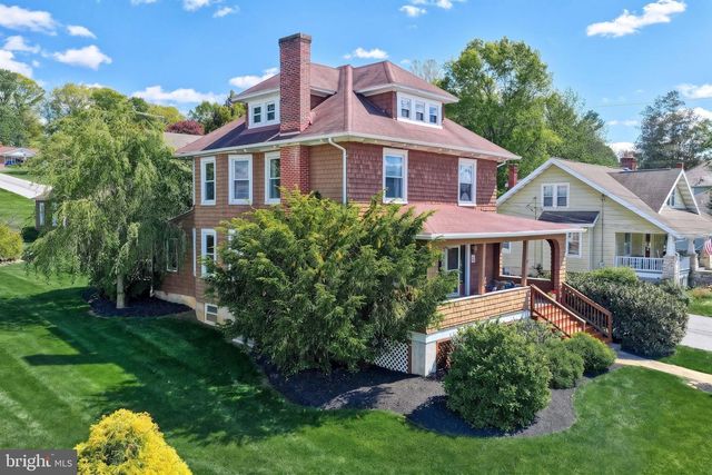 19 S CONSTITUTION AVE, New Freedom, PA 17349