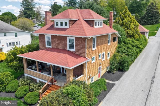 19 S CONSTITUTION AVE, New Freedom, PA 17349