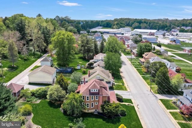 19 S CONSTITUTION AVE, New Freedom, PA 17349