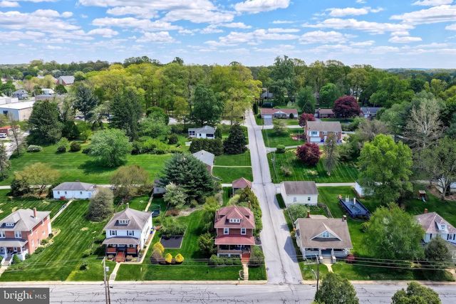 19 S CONSTITUTION AVE, New Freedom, PA 17349