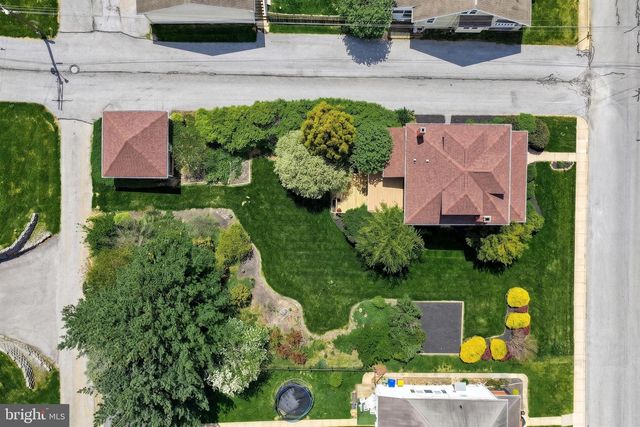 19 S CONSTITUTION AVE, New Freedom, PA 17349
