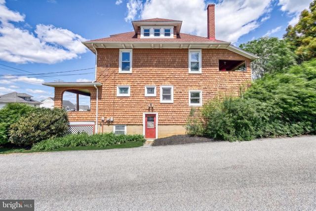19 S CONSTITUTION AVE, New Freedom, PA 17349