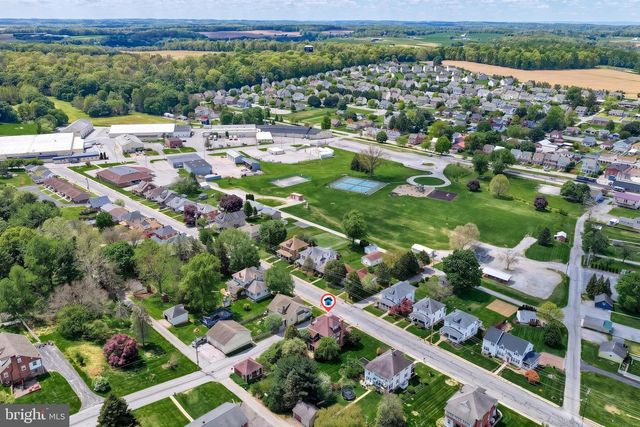 19 S CONSTITUTION AVE, New Freedom, PA 17349