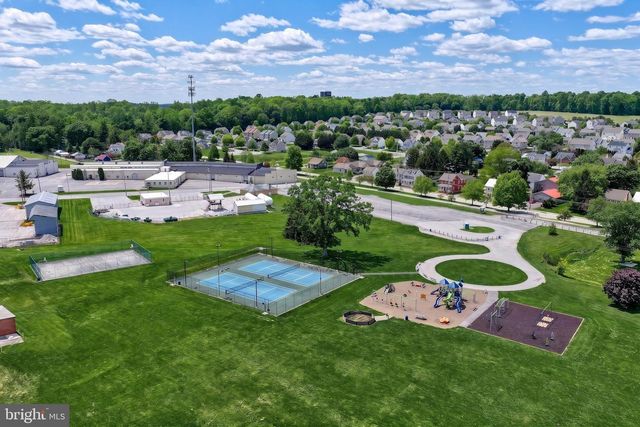 19 S CONSTITUTION AVE, New Freedom, PA 17349