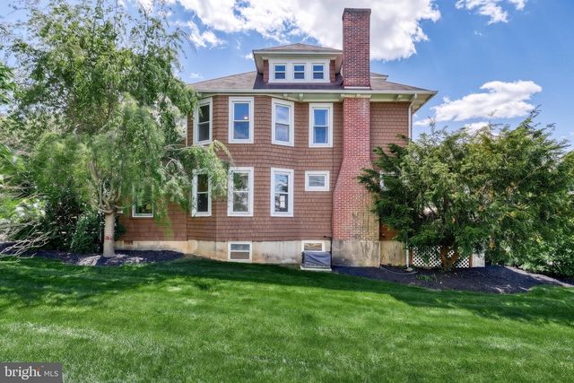 19 S CONSTITUTION AVE, New Freedom, PA 17349