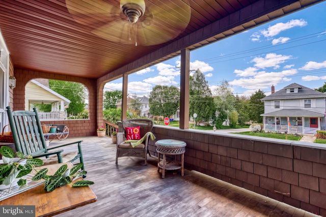 19 S CONSTITUTION AVE, New Freedom, PA 17349