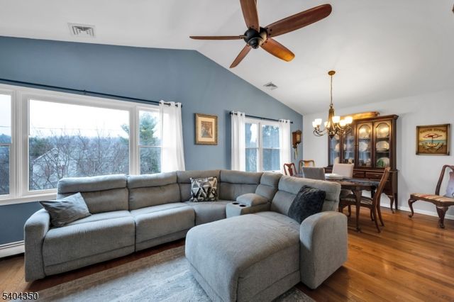 20 Park Ave, Lopatcong Twp., NJ 08865