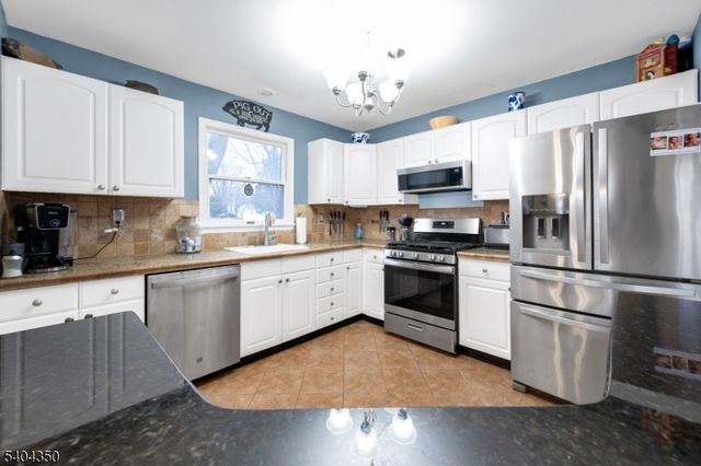 20 Park Ave, Lopatcong Twp., NJ 08865