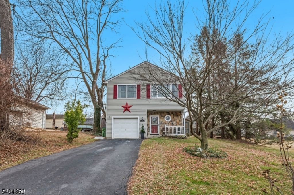 20 Park Ave, Lopatcong Twp., NJ 08865