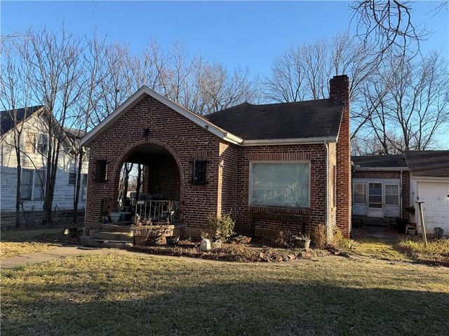 717 E Poplar Street, Independence, KS 67301