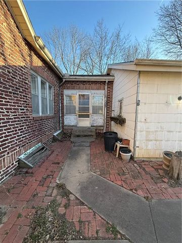 717 E Poplar Street, Independence, KS 67301