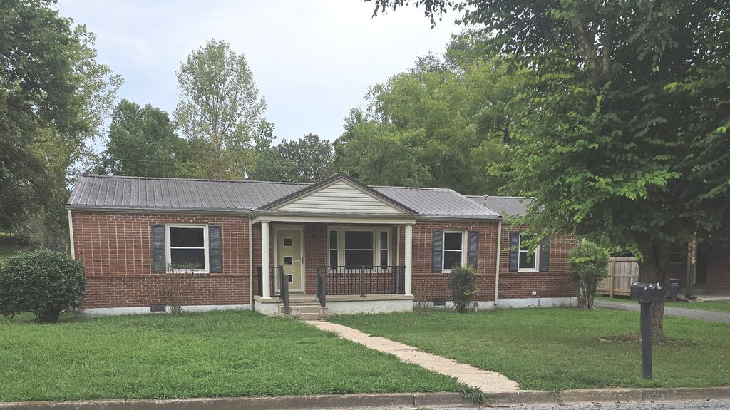 800 3rd Ave, Fayetteville, TN 37334