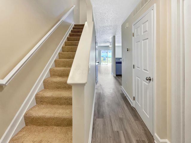 5200 Mantua Drive, 63C, Canal Winchester, OH 43110