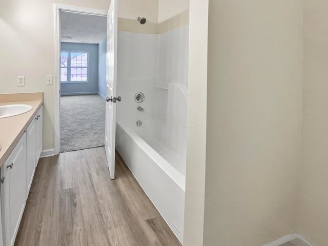 5200 Mantua Drive, 63C, Canal Winchester, OH 43110