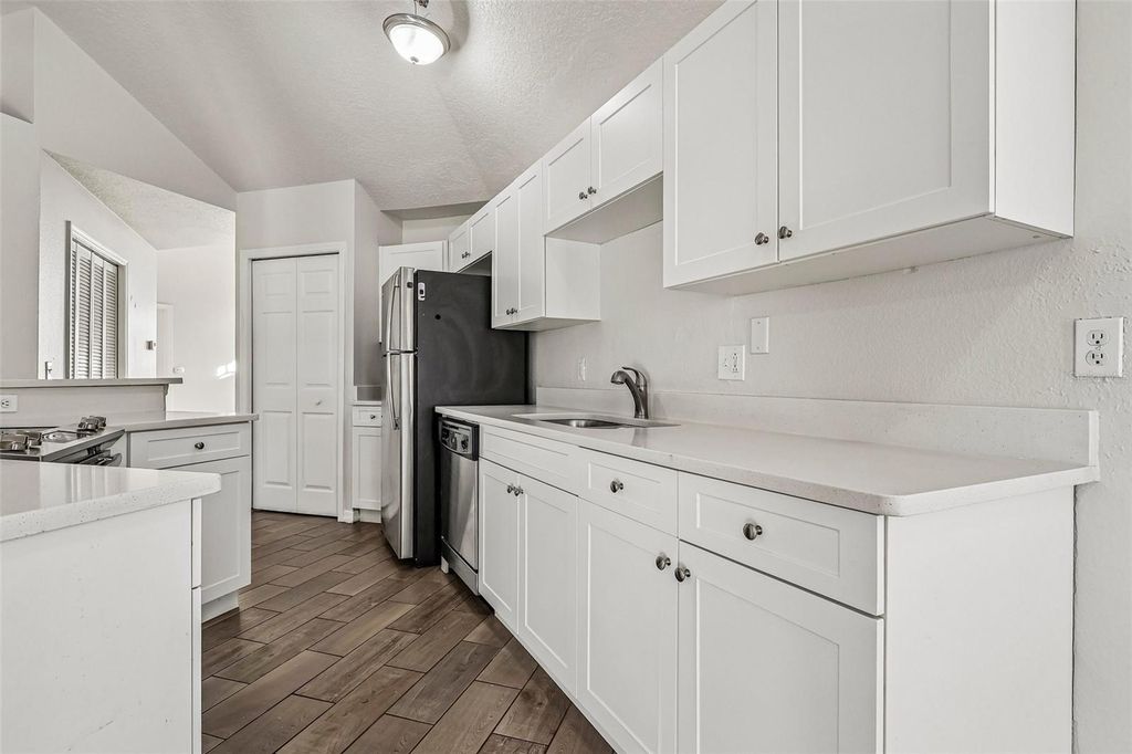 Image 11 of property listing at 9200 VALENCIA PALMS DRIVE, Orlando, FL 32825