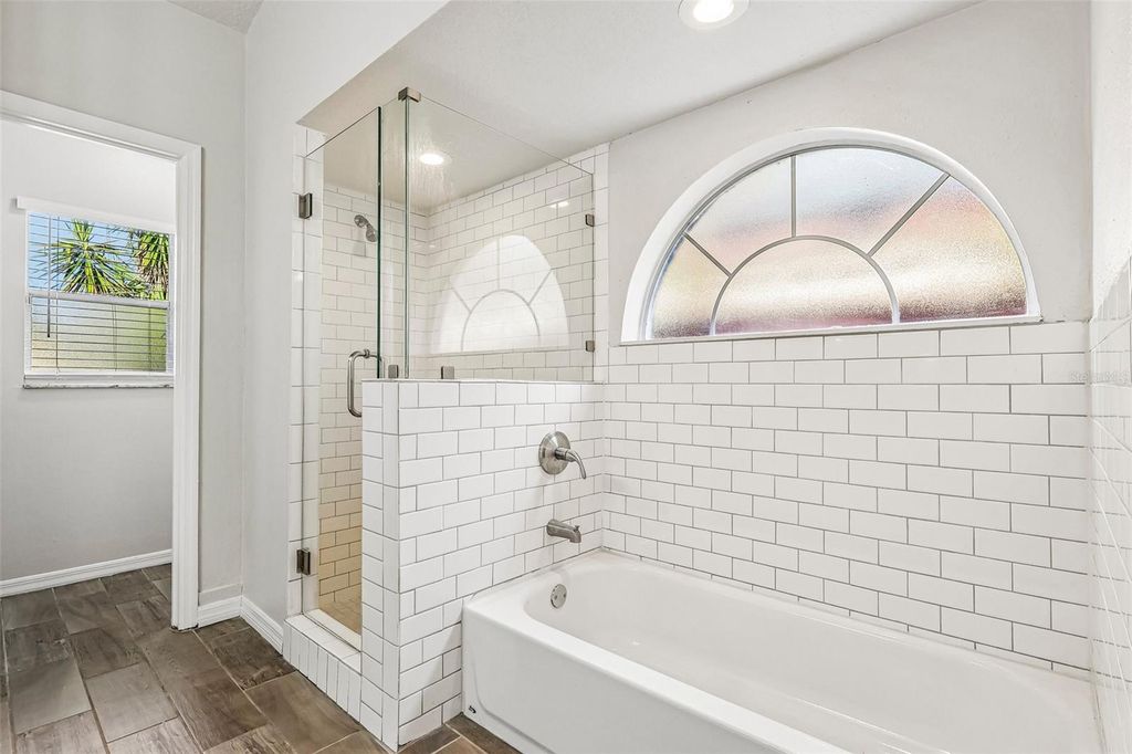 Image 16 of property listing at 9200 VALENCIA PALMS DRIVE, Orlando, FL 32825