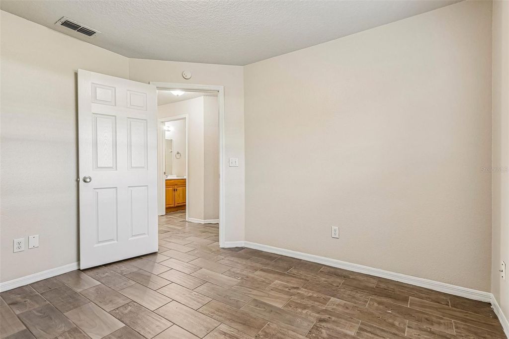 Image 19 of property listing at 9200 VALENCIA PALMS DRIVE, Orlando, FL 32825