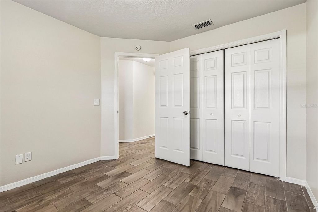 Image 20 of property listing at 9200 VALENCIA PALMS DRIVE, Orlando, FL 32825