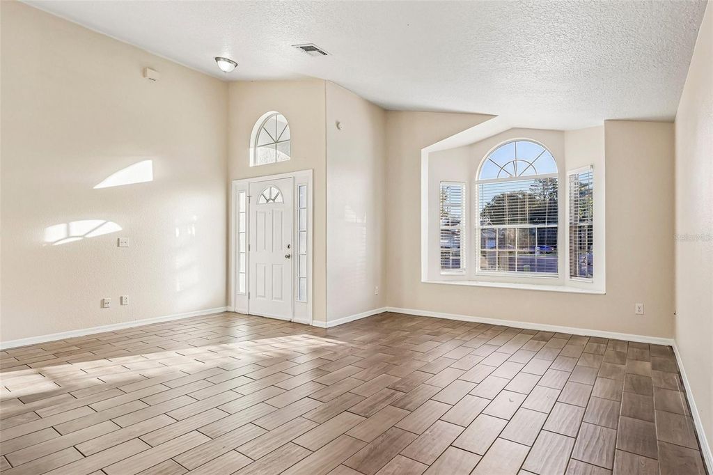 Image 3 of property listing at 9200 VALENCIA PALMS DRIVE, Orlando, FL 32825