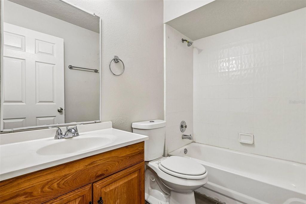 Image 21 of property listing at 9200 VALENCIA PALMS DRIVE, Orlando, FL 32825