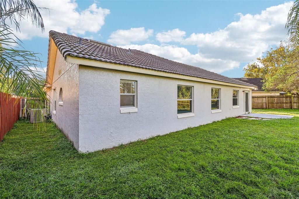 Image 23 of property listing at 9200 VALENCIA PALMS DRIVE, Orlando, FL 32825