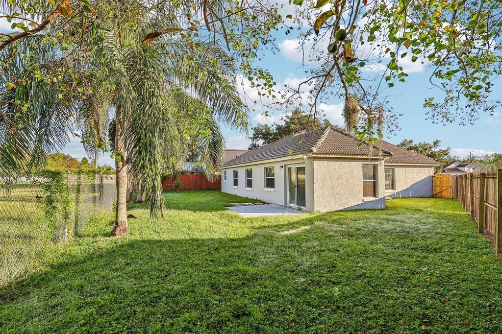 Image 26 of property listing at 9200 VALENCIA PALMS DRIVE, Orlando, FL 32825