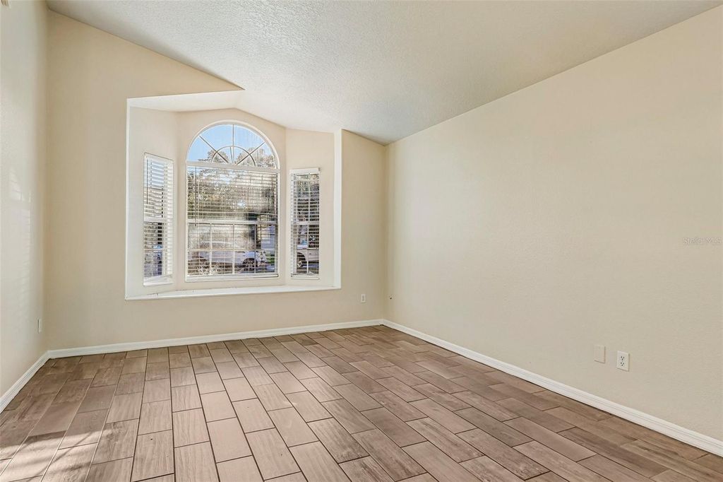 Image 5 of property listing at 9200 VALENCIA PALMS DRIVE, Orlando, FL 32825