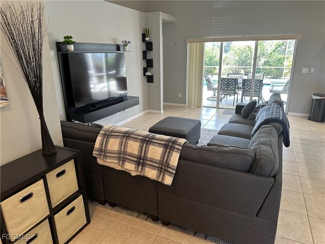 1804 NW 20th PL, Cape Coral, FL 33993