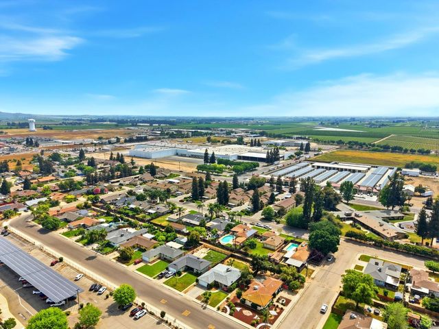 1123 E Washington Avenue, Reedley, CA 93654