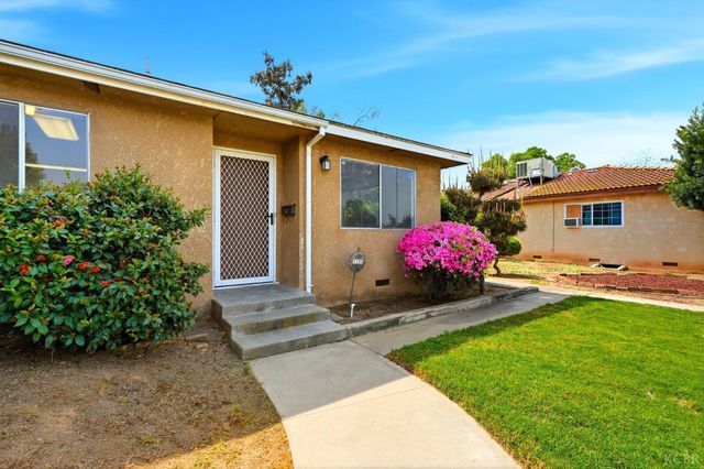 1123 E Washington Avenue, Reedley, CA 93654