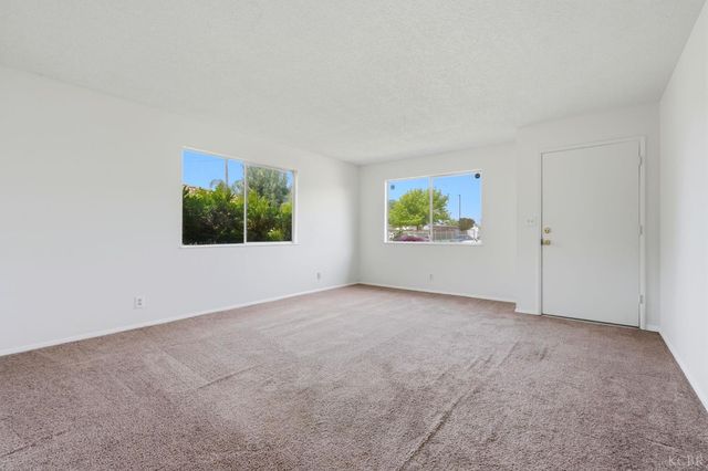 1123 E Washington Avenue, Reedley, CA 93654