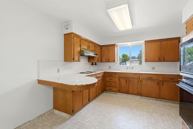 1123 E Washington Avenue, Reedley, CA 93654