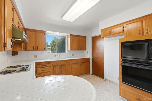 1123 E Washington Avenue, Reedley, CA 93654