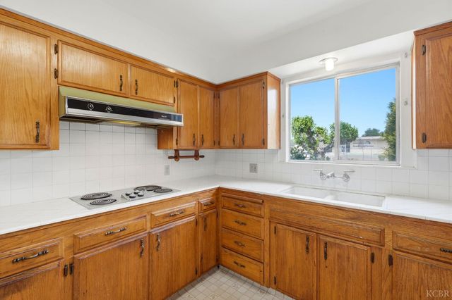 1123 E Washington Avenue, Reedley, CA 93654