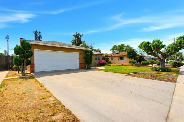 1123 E Washington Avenue, Reedley, CA 93654