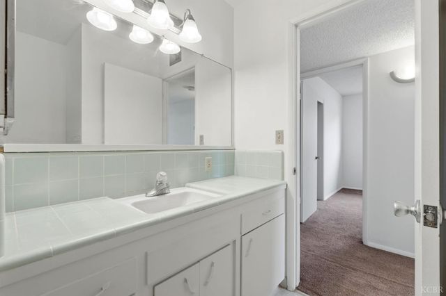 1123 E Washington Avenue, Reedley, CA 93654