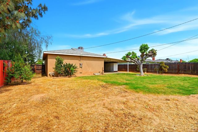 1123 E Washington Avenue, Reedley, CA 93654