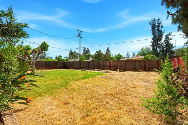 1123 E Washington Avenue, Reedley, CA 93654