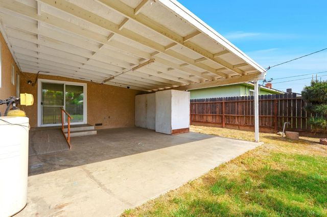 1123 E Washington Avenue, Reedley, CA 93654