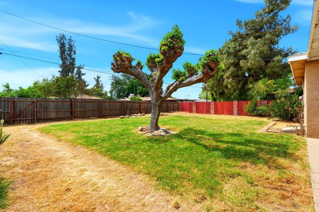 1123 E Washington Avenue, Reedley, CA 93654