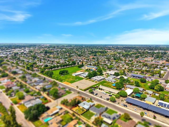 1123 E Washington Avenue, Reedley, CA 93654