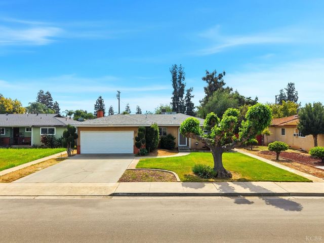 1123 E Washington Avenue, Reedley, CA 93654