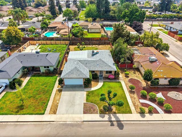 1123 E Washington Avenue, Reedley, CA 93654