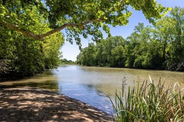 111 Nuupia CT, Bastrop, TX 78602