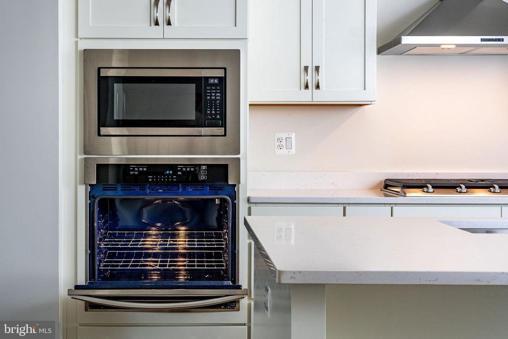 43011 DEBONAIR TER, Ashburn, VA 20148
