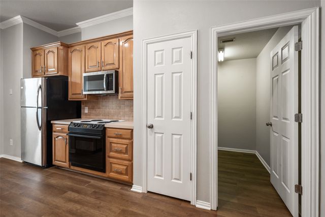 412 Springhill Court, Burleson, TX 76028